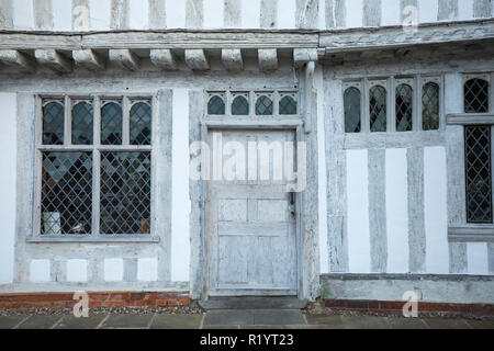 L'architecture ancienne de Guildhall of Corpus Christi classé Grade I, à pans de bois de la propriété avec éclairage au plomb dans windows de Lavenh ville historique pittoresque Banque D'Images