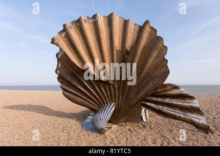 Sculpture en acier scallop shell iconique par artiste Maggi Hambling et réalisés par Sam et Dennis Pegg en 2003, comme un hommage à Benjamin Britten, situé sur la Banque D'Images