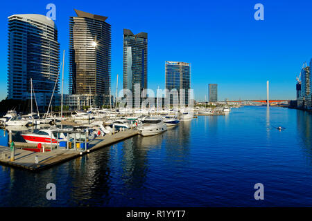 Victoria Harbour Marina Réflexions, Melbourne Docklands, Victoria, Australie Banque D'Images