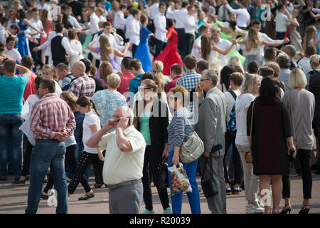 Le Bélarus, la ville de Gomel, le 15 septembre 2018. Maison de ville 24. Central Park.foule dans laquelle beaucoup de personnes Banque D'Images