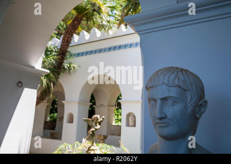 Sculptures grecques et romaines sur l'affichage de la Villa San Michele, Anacapri, Italie Banque D'Images