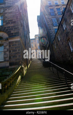 Edimbourg/Ecosse - 11 juillet 2014 : Long d'escaliers dans la ville d'Edinburgh Banque D'Images