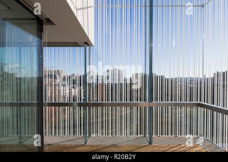 Vitrage gravé de volume sur le toit. Maison de l'histoire européenne, Bruxelles, Bruxelles, Belgique. Architecte : Chaix & Morel et associés, 2017. Banque D'Images