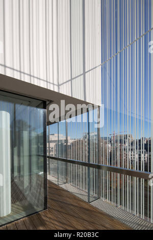 Vitrage gravé de volume sur le toit. Maison de l'histoire européenne, Bruxelles, Bruxelles, Belgique. Architecte : Chaix & Morel et associés, 2017. Banque D'Images