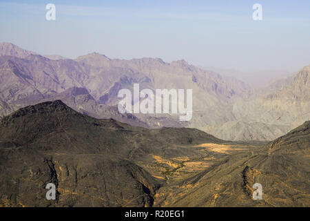 Vue panoramique de Jebel Akhar. Le Jebel Akhar (Al Jabal al Akhdar) fait partie de la gamme des montagnes Hajar Al dans Ad Dakhiliyah Gouvernorat d'Oman. Banque D'Images