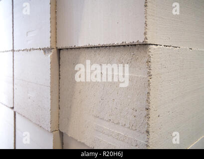 Une pile de blocs de béton cellulaire en stock Banque D'Images
