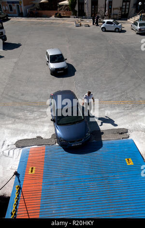 Location de chargement sur car-ferry à korissia kea Cyclades Grèce Banque D'Images