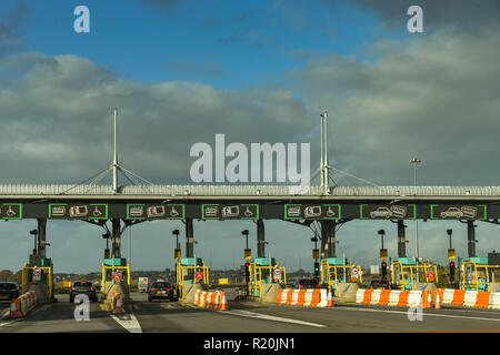 Deuxième SEVERN CROSSING, Pays de Galles - NOVEMBRE 2018 : Rangée de stands sur l'autoroute M4 au Pays de Galles pour recueillir les droits de péage de pilotes à l'aide de la deuxième Sev Banque D'Images