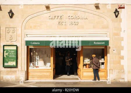 Extérieur de Codina, Cafe, La Valette, Malte Banque D'Images