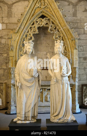 Regal Chiffres, Effigies historiques ou des statues dans la sacristie du Palais des Papes, Popes Palace ou Palais des Papes Avignon France Banque D'Images