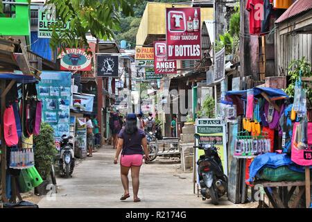 PALAWAN, PHILIPPINES - le 4 décembre 2017 : visite touristique ville de El Nido dans l'île de Palawan, aux Philippines. 6 millions de touristes étrangers visite Banque D'Images