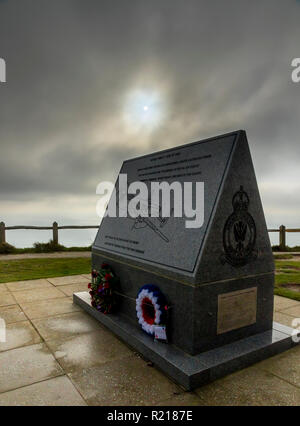 Monument commémoratif du Bomber Command Beachy Head, Eastboure, UK. Un mémorial 6 tonnes mis à cette côte sud pointe pour commémorer le 55 573 hommes qui sont morts Banque D'Images