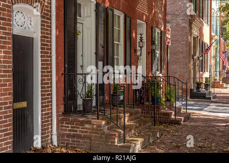 Frederick Maryland colonial house rue avec étapes et façade de briques Banque D'Images