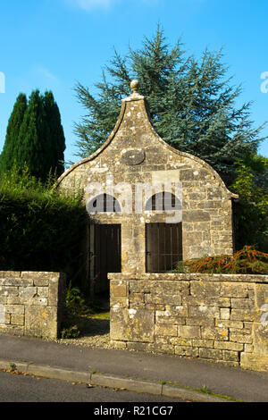 L'ancienne écluse, Bisley, Cotswolds, Gloucestershire, Royaume-Uni. Construit en 1824, un blocage des cellules où les ivrognes étaient conservés jusqu'au lendemain. Banque D'Images