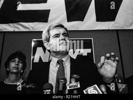 Newt Gingrich parle de son parti de victoire est un homme politique et auteur américain qui a servi comme 50ème Président de la Chambre des représentants des États-Unis de 1995 à 1999. Membre du Parti républicain, il a été le représentant des États-Unis pour la 6ème circonscription du Congrès de Géorgie desservant le nord d'Atlanta et les régions voisines de 1979 jusqu'à sa démission en 1999. En 2012, Gingrich s’est présenté sans succès à la nomination républicaine à la présidence des États-Unis. Banque D'Images