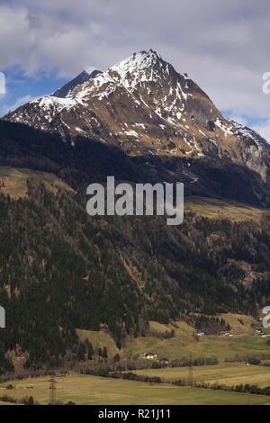 Hintereggkogel Ochsenbug sur neige et des pics de montagne dans station de ski à Kirchberg in Tirol, Autriche, journée ensoleillée Banque D'Images