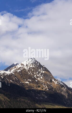 Hintereggkogel Ochsenbug sur neige et des pics de montagne dans station de ski à Kirchberg in Tirol, Autriche, journée ensoleillée Banque D'Images