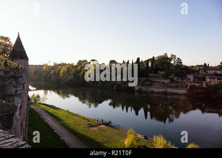 Vue sur les rives du Tarn, Albi, France Banque D'Images