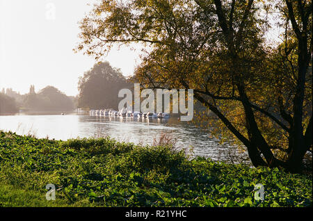 La Tamise entre Richmond et Twickenham, au sud ouest de Londres, en fin d'après-midi, sur une journée d'octobre ensoleillée Banque D'Images