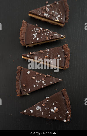 Tarte chocolat caramel à la fleur de sal Banque D'Images