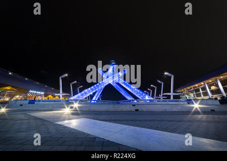 VANCOUVER, BC, CANADA - Oct 7, 2018 : la flamme olympique dans la région de Coal Harbour, Vancouver, C.-B.). Banque D'Images