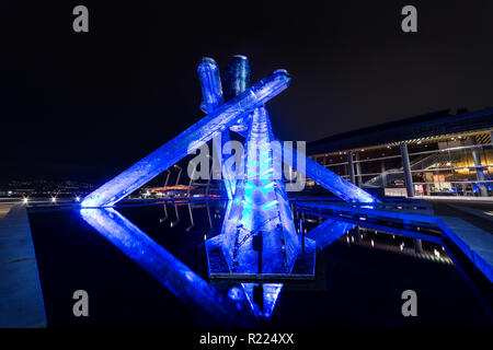 VANCOUVER, BC, CANADA - Oct 7, 2018 : la flamme olympique dans la région de Coal Harbour, Vancouver, C.-B.). Banque D'Images