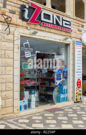 4 mai 2018 un petit centre informatique dans la ville arabe druze de Buqata en Israël ouvert sur un quartier calme vendredi après-midi avant de sabbat. Banque D'Images