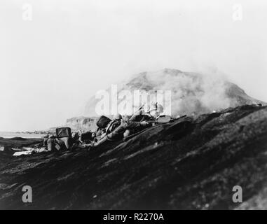 Le deuxième bataillon, vingt-septième land sur Iwo Jima par B. Campbell (Marine Corps) 1945 La seconde guerre mondiale Banque D'Images