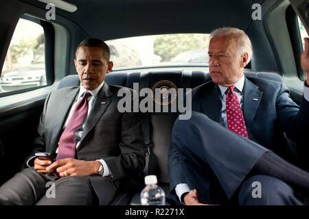 Le président américain Barack Obama et le Vice-président Joe Biden voyager de Maison Blanche à Ronald Reagan Building à Washington, le 21 juillet 2010 Banque D'Images