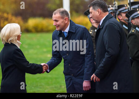 Riga, Lettonie. Le 16 novembre, 2018. 16.11.2018. RIGA, Lettonie. Président de l'Islande Gudni arrive pour Jouhannesson Visite Officielle en Lettonie. Château de Riga, Riga. Credit : Gints Ivuskans/Alamy Live News Banque D'Images