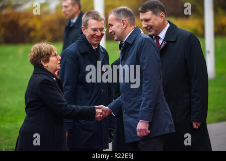 Riga, Lettonie. Le 16 novembre, 2018. 16.11.2018. RIGA, Lettonie. Président de l'Islande Gudni arrive pour Jouhannesson Visite Officielle en Lettonie. Château de Riga, Riga. Credit : Gints Ivuskans/Alamy Live News Banque D'Images