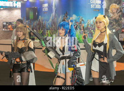 G-Star Global, exposition de jeu Nov 15, 2018 : modèles promotionnels portant les costumes de jeux en ligne posent à la G-Star Global exposition jeu à Busan, à environ 420 km (261 milles) au sud-est de Séoul, Corée du Sud. Corée du sud de la plus grande expo jeu de calcul, jeu mondial du G-STAR 2018, en vedette divers ordinateur et jeux mobiles et se tiendra au BEXCO à Busan du 15 au 18 nov. Un total de 689 développeurs de jeux et distributeurs de 36 pays prennent part à l'événement. Credit : Lee Jae-Won/AFLO/Alamy Live News Banque D'Images