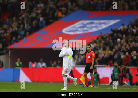 Londres, Royaume-Uni. 15 novembre, 2018. Wayne Rooney de l'Angleterre se détache le banc de remplacement à faire sa dernière apparition - Angleterre Angleterre v United States, match amical, au stade de Wembley, Londres - 15 novembre 2018 Crédit : Richard Calver/Alamy Live News Banque D'Images