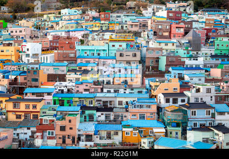 Gamcheon Culture Village, Nov 14, 2018 : La culture Gamcheon à Busan, Village d'environ 420 km (261 milles) au sud-est de Séoul, Corée du Sud. L'emplacement de l'appel les touristes 'Santorini de Corée' et le village a reçu une ONU-HABITAT 2012 Paysage urbain asiatique Award. Credit : Lee Jae-Won/AFLO/Alamy Live News Banque D'Images