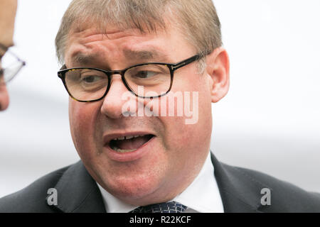 London UK. 16 novembre 2018. Mark Francois, député conservateur d'Wickford et Rayleigh est interviewé par les médias à Westminster sur le projet d'accord Brexit proposition. Mark Francois aurait envoyé une lettre de non confiance au Président du Comité 1922 Sir Graham Brady Crédit : amer ghazzal/Alamy Live News Banque D'Images