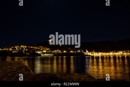 Vues de la nuit de Collioure et Fort Saint-Elme, Languedoc-Roussillon, France Banque D'Images