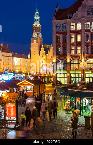 WROCLAW, Pologne - 8 déc 2017 : Marché de Noël sur la place du marché (Rynek) à Wroclaw, Pologne. L'un des meilleurs et des plus grands marchés de Noël, stret Banque D'Images