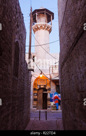 Le Gouvernorat d'Alep Alep, Syrie : une mosquée, à une étroite ruelle de la vieille ville. Banque D'Images