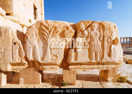Palmyre, le Gouvernorat de Homs, Syrie - 27 mai 2009 : 1er siècle de notre ère le soulagement de la cella du temple de Bel Bel dépeignant comme un aigle recevoir off Banque D'Images