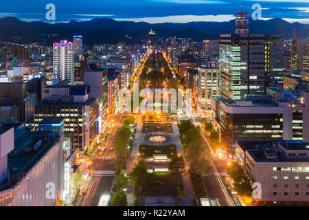 Rues de la région de Sapporo au Parc Odori, Hokkaido, Japon.Sapporo est la quatrième plus grande ville du Japon. Banque D'Images