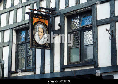 The Queen's Head Inn, St James Street, Monmouth, un seizième siècle, a déclaré être hantée. Banque D'Images