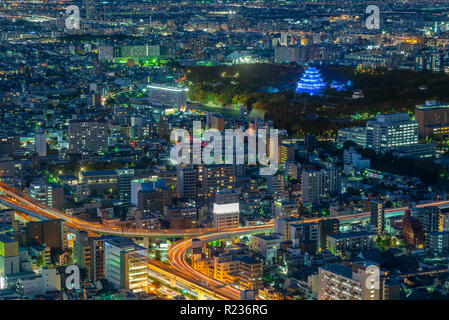 Vue de la nuit de Nagoya, avec Château de Nagoya au Japon Banque D'Images