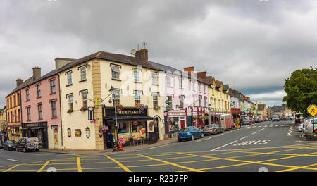 Vue sur la rue du centre de Cahir, Irlande Banque D'Images