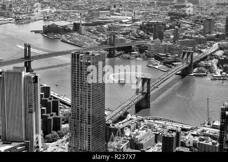 La ville de New York. Vue d'en haut sur le pont de Brooklyn, USA. P.c. Banque D'Images