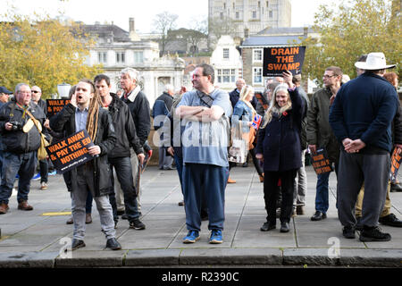 L'unité britannique "reprendre le contrôle" pro-Brexit de protestation. Norwich contre les fascistes a organisé une grande contre-manifestation. Norwich, UK 10 Novembre 2018 Banque D'Images