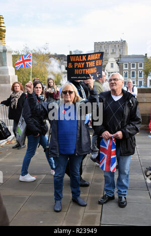 L'unité britannique "reprendre le contrôle" pro-Brexit de protestation. Norwich contre les fascistes a organisé une grande contre-manifestation. Norwich, UK 10 Novembre 2018 Banque D'Images