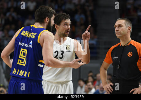 Madrid, Espagne. 15 Nov, 2018. Sergio Llull (centre) # 23 gestes du Real Madrid au cours de la Turkish Airlines EuroLeague 2018/2019 Saison régulière Journée 7 match entre le Real Madrid et Moscow à WiZink au centre de Madrid. Credit : Jorge Sanz/Pacific Press/Alamy Live News Banque D'Images