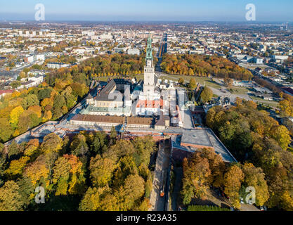 La Pologne, Częstochowa. Jasna Góra monastère fortifié et l'église sur la colline. Endroit historique et célèbre lieu de pèlerinage catholique polonaise Banque D'Images