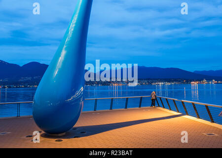 Vancouver, Canada - Septembre 2015 : sculpture intitulée 'la chute' West Vancouver Convention Centre, Vancouver, Colombie-Britannique, Canada Banque D'Images