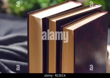 Vieux paperback books ou livres de texte vu de dessus copyspace Banque D'Images